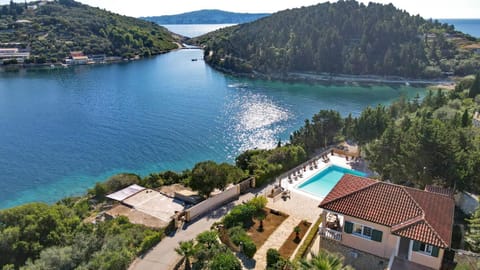 Property building, Bird's eye view, Pool view, Sea view