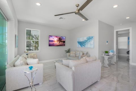 Sunsational Sunsets by Sun Palace Vacations House in Estero Island