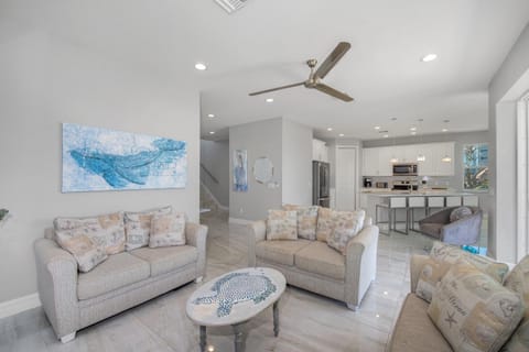 Sunsational Sunsets by Sun Palace Vacations House in Estero Island