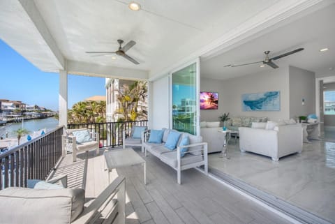 Sunsational Sunsets by Sun Palace Vacations House in Estero Island