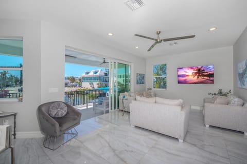 Sunsational Sunsets by Sun Palace Vacations House in Estero Island