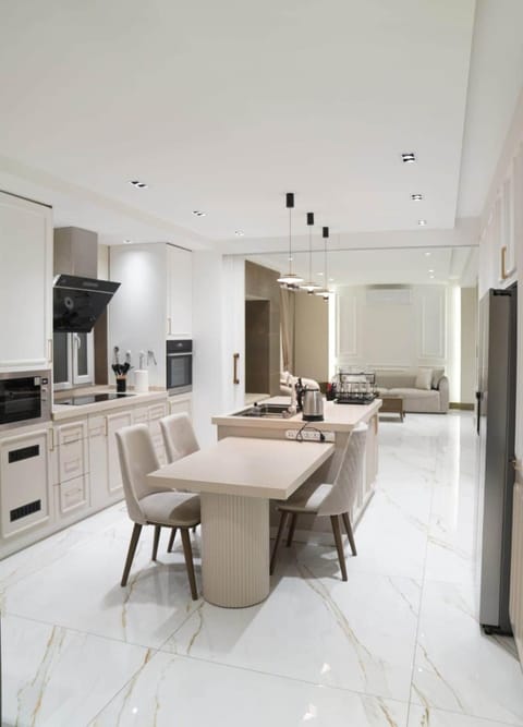 Kitchen or kitchenette, Living room, Seating area, Dining area, minibar, oven, stove, toaster