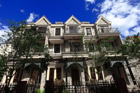 Property building, Day