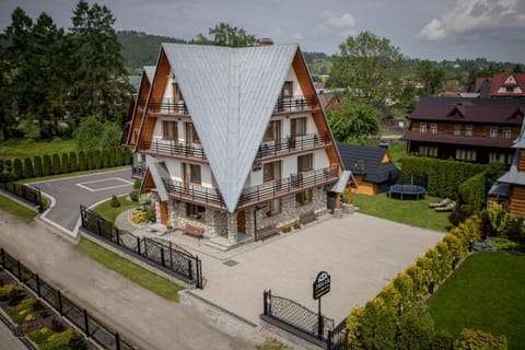 Property building, Natural landscape, Garden