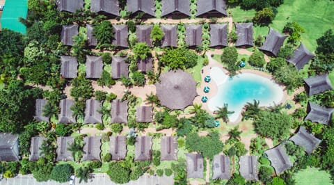 Restaurant/places to eat, Bird's eye view, Garden, Lounge or bar, Swimming pool