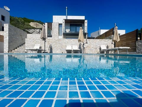 Swimming pool, sunbed