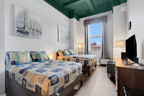 Pet-Friendly, Ship View, Canal Park, Condo, Pool House in Canal Park