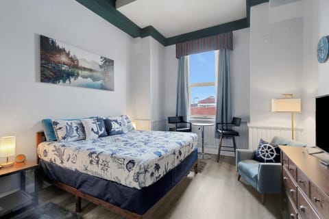 Pet-Friendly, Ship View, Canal Park, Condo, Pool House in Canal Park