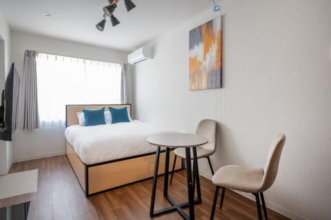 Bed, Living room, Dining area, Bedroom