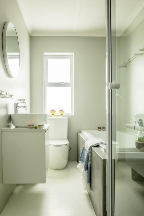 Shower, Toilet, Bathroom, Bath