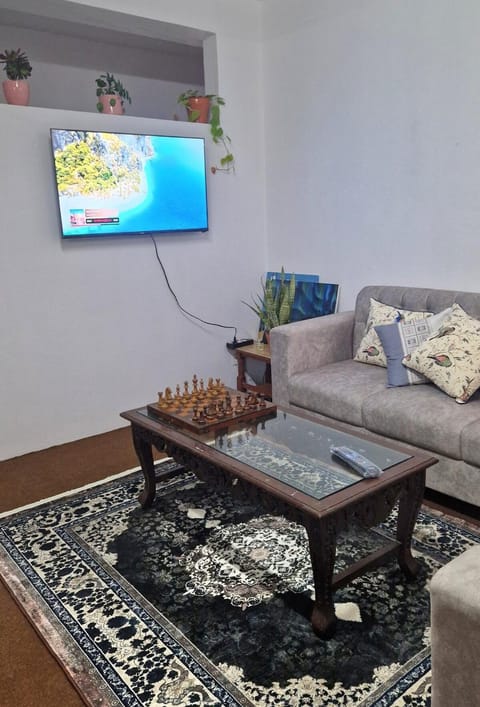 Communal lounge/ TV room, TV and multimedia, Living room, Seating area, Evening entertainment