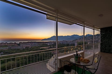 Patio, Natural landscape, View (from property/room), Balcony/Terrace, Spa and wellness centre/facilities, Mountain view, Sea view, Sunset