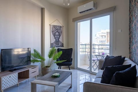 TV and multimedia, Living room, Seating area, air conditioner