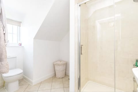 Modern 4 Bedroom House in Buckingham Apartment in Aylesbury Vale