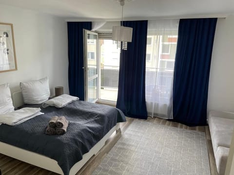Communal lounge/ TV room, Bed, TV and multimedia, Balcony/Terrace, Photo of the whole room, Bedroom
