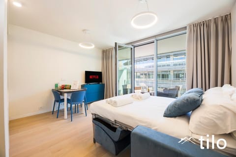 Communal lounge/ TV room, Bed, TV and multimedia, Photo of the whole room, Evening entertainment, Bedroom
