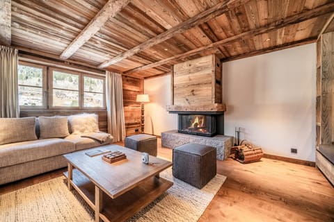 Living room, Seating area, fireplace