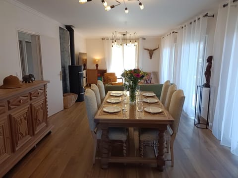 Living room, Seating area, Dining area