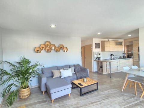 Lana #Clim#Terrasse - Meublé classé 3étoiles Apartment in Clermont-Ferrand