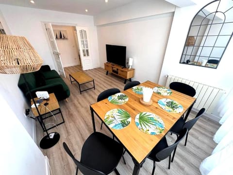 Lounge or bar