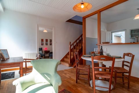 Seating area, Dining area