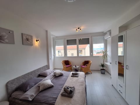 Bed, Living room, Seating area