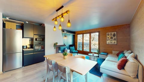 Living room, Dining area, oven