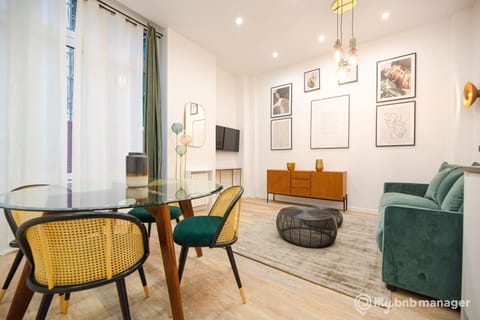 TV and multimedia, Living room, Seating area, Dining area