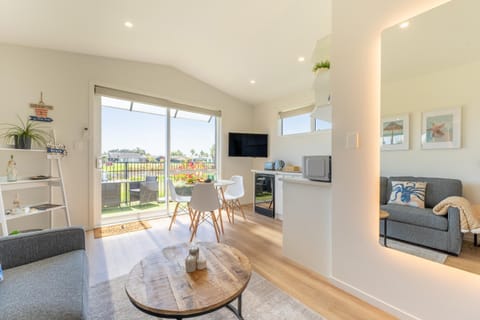 TV and multimedia, Kitchen or kitchenette, Living room, Dining area