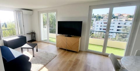 3 pièces cocon dans les hauteurs de Cannes vue mer Apartment in Mougins