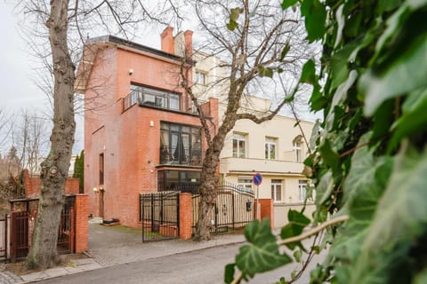 Property building, Day, Neighbourhood, Street view