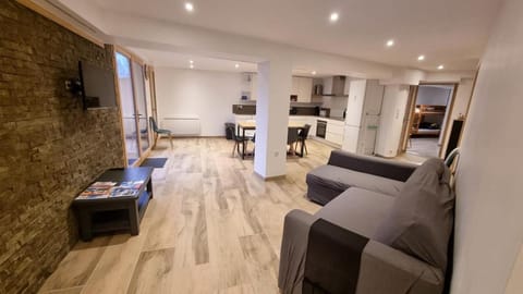TV and multimedia, Living room, Seating area