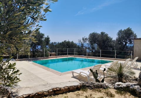 Swimming pool, sunbed
