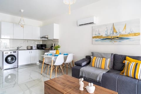 Kitchen or kitchenette, Living room, Seating area, Dining area, air conditioner