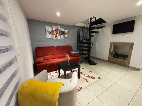 Tiny house 3 terrasse-parking Groupama Stadium LDLCArena Apartment in Vaulx-en-Velin