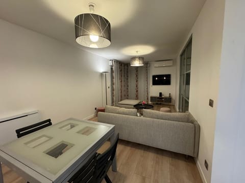 Tiny house 3 terrasse-parking Groupama Stadium LDLCArena Apartment in Vaulx-en-Velin