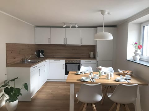 Kitchen or kitchenette, Dining area, stove