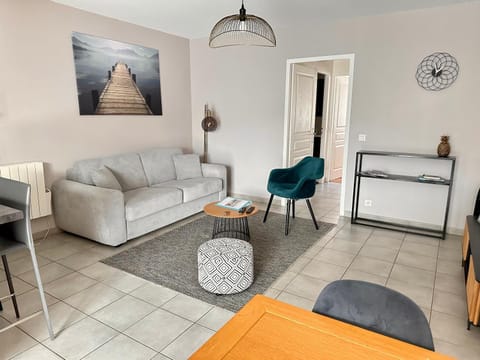 Bed, Living room