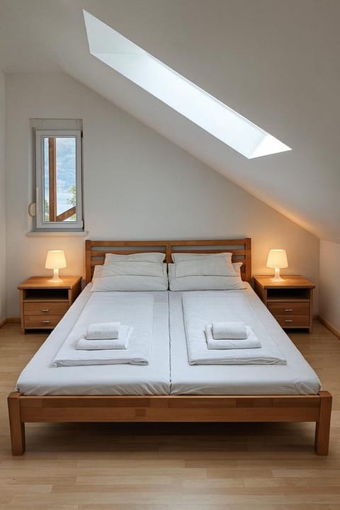 Waterfront Lake Apartment for 8 Persons with Free Parking Apartment in Villach