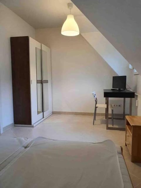 Waterfront Lake Apartment for 8 Persons with Free Parking Apartment in Villach