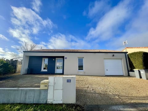 Property building, Facade/entrance, Off site