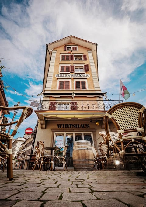 Property building, Restaurant/places to eat