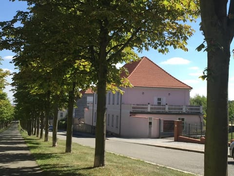 Property building, Spring, Day, Street view