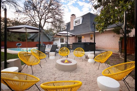 Giddy Up Getaway Pool, Hot Tub and Family Fun! House in San Antonio