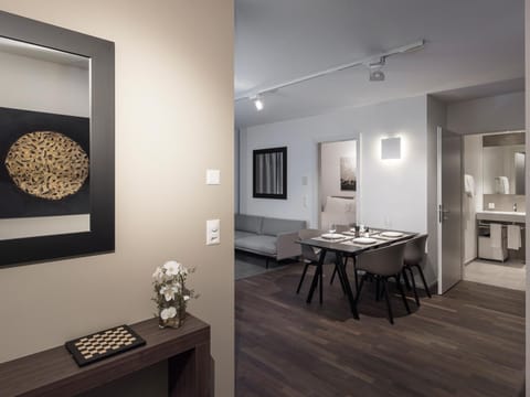 Kitchen or kitchenette, Living room, Seating area, Dining area