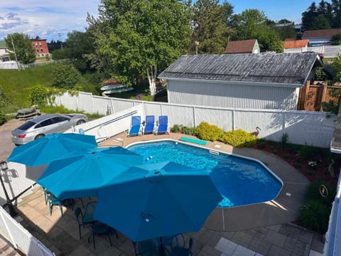 Day, Pool view, Swimming pool, sunbed
