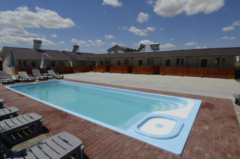 Property building, Day, Pool view, Swimming pool, sunbed