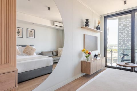 Bed, Living room, Photo of the whole room, Seating area