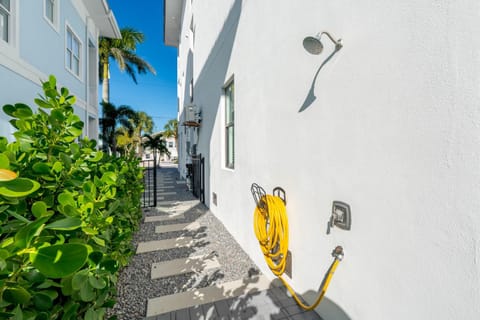 Black Pearl by Sun Palace Vacations House in Estero Island