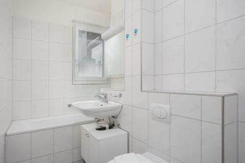 Toilet, Bathroom, towels